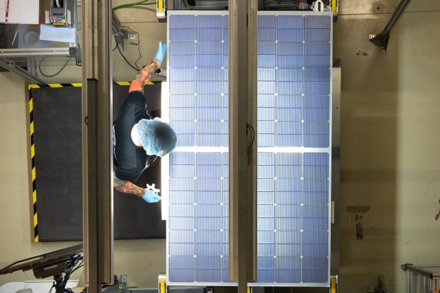 Ein Bild fürs Archiv: Die Produktion von Solarmodulen im sächsis...